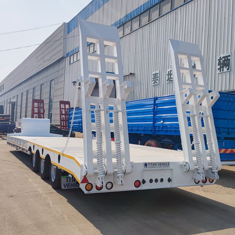 三轴重型低平板拖车